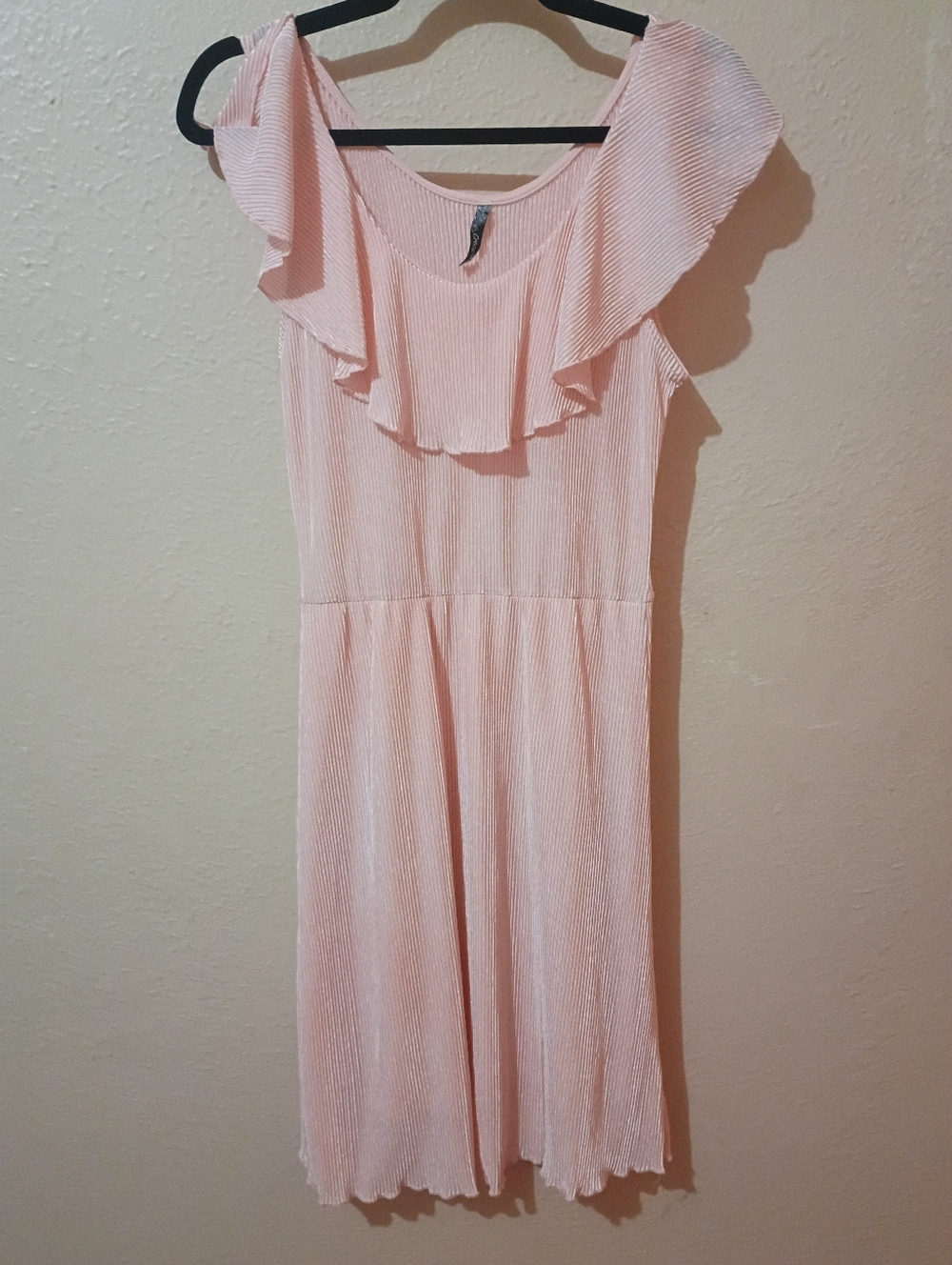 Crece Size Large Light Pink Ruffle Neck Pleated Dress